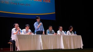Thầy cô trong Khoa giao lưu và giải đáp
