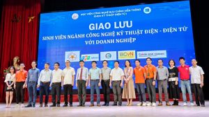 Các đại biểu chụp ảnh lưu niệm