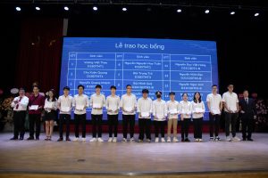 Trao học bổng khuyến học cho sinh viên