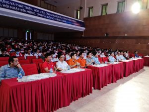 Các đại biểu, thầy và trò tham dự buổi Giao lưu