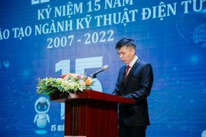 TS. Nguyễn Ngọc Minh - Trưởng khoa Kỹ thuật điện tử 1 trình bày Diễn văn khai mạc