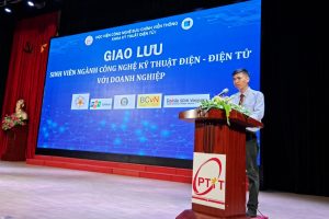 TS. Nguyễn Ngọc Minh - Trưởng khoa KTĐT1 phát biểu khai mạc