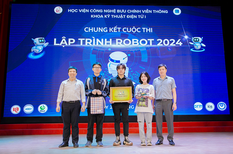 20 đội thi đến từ 4 trường Đại học tranh tài trong Cuộc thi “Lập trình Robot 2024” #2