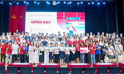 Hàng ngàn học sinh và phụ huynh tham gia Ngày hội OpenDay PTIT 2024