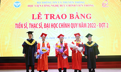 Lễ trao bằng Tiến sĩ, Thạc sĩ, Đại học chính quy năm 2022 đợt 2