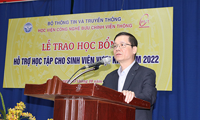 Học viện Công nghệ Bưu chính Viễn thông trao học bổng hỗ trợ học tập cho sinh viên vượt khó năm 2022