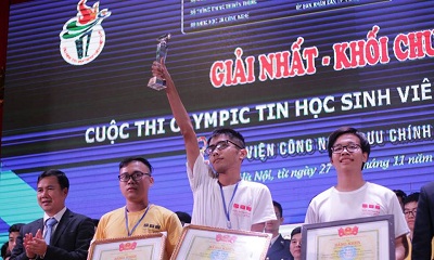 Sinh viên Lê Duy Bách được trao giải Vô địch Chuyên tin tại Cuộc thi Olympic Tin học Sinh viên Việt Nam lần thứ 27