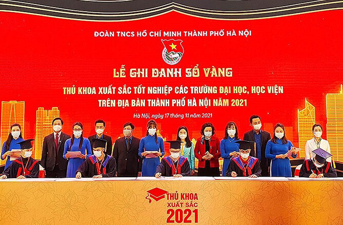 Hà Nội: Tuyên dương 90 thủ khoa xuất sắc tốt nghiệp các trường đại học, học viện