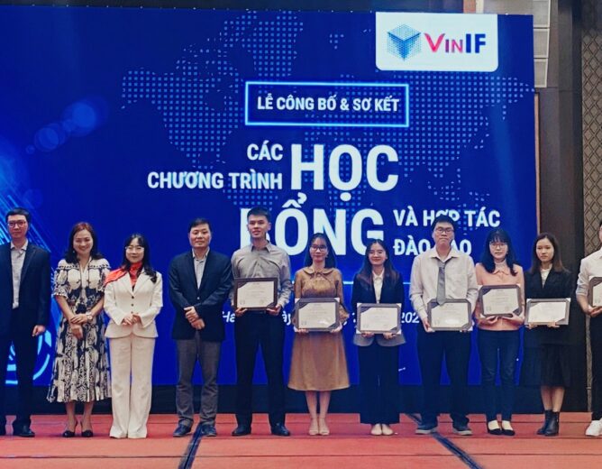 08 Học viên cao học, Nghiên cứu sinh tại Học viện Công nghệ Bưu chính Viễn thông vinh dự nhận học bổng của Quỹ đổi mới sáng tạo VINGROUP – VINIF