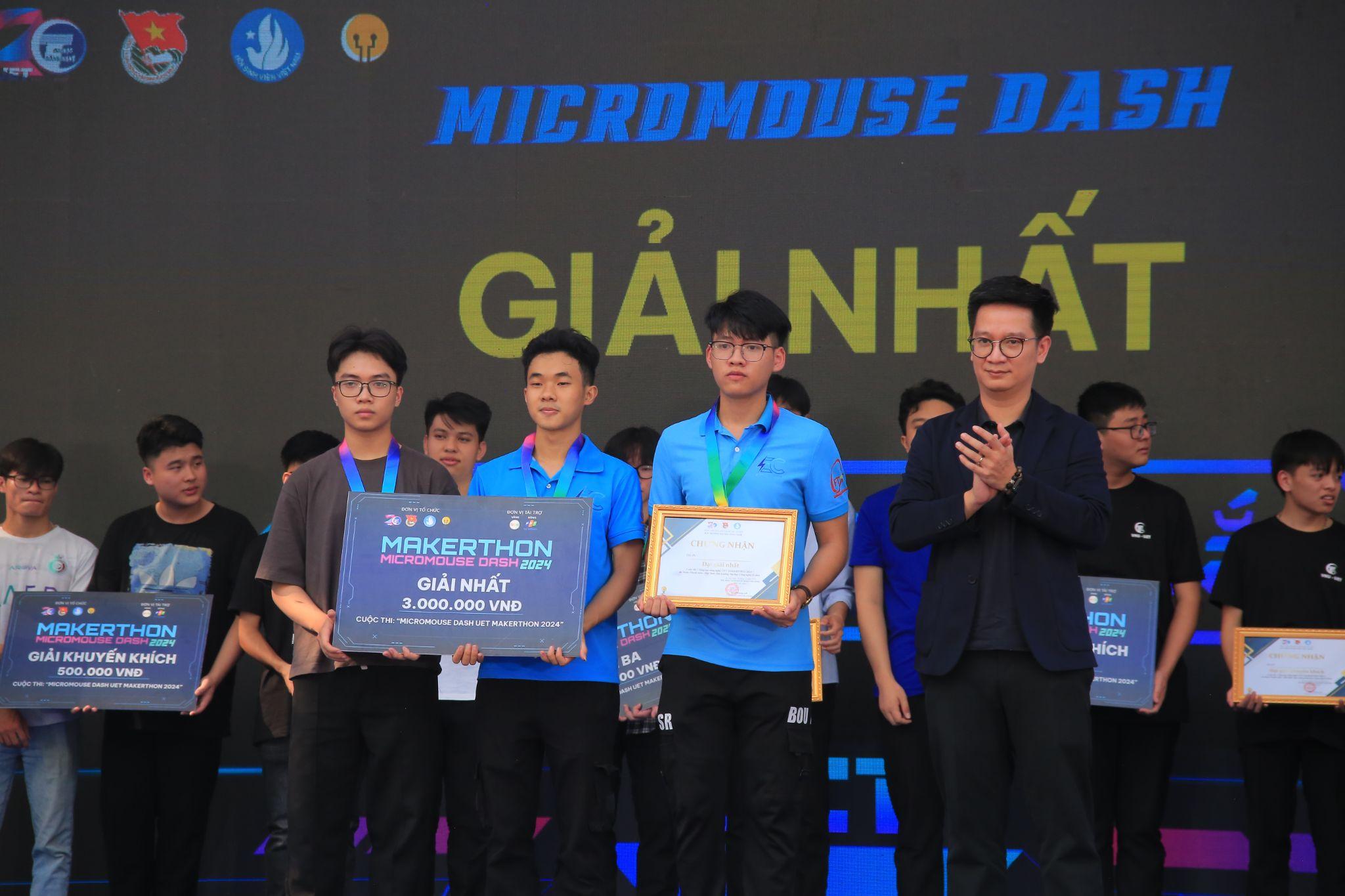 Đội sinh viên Học viện Công nghệ Bưu chính Viễn thông giành giải nhất tại cuộc thi “UET MAKERTHON 2024 – Micromouse Dash”