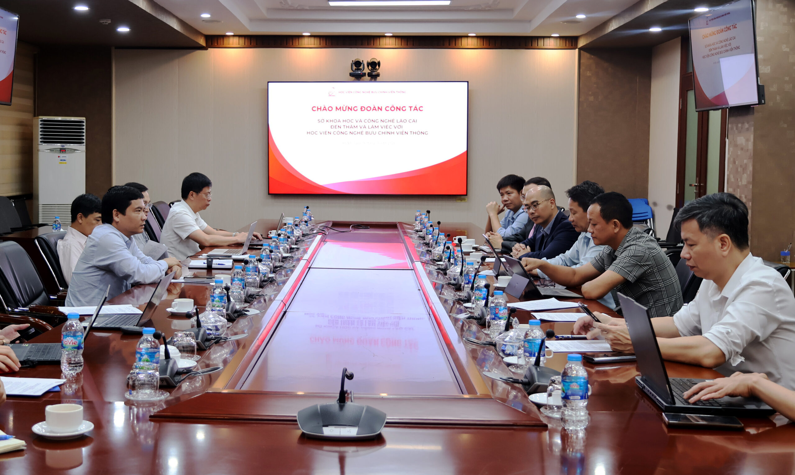 Đoàn Công tác Sở Khoa học và Công nghệ tỉnh Lào Cai thăm và làm việc tại Học viện Công nghệ Bưu chính Viễn thông