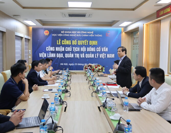 GS.TS Vũ Minh Khương truyền cảm hứng cho các nhà khoa học trẻ PTIT