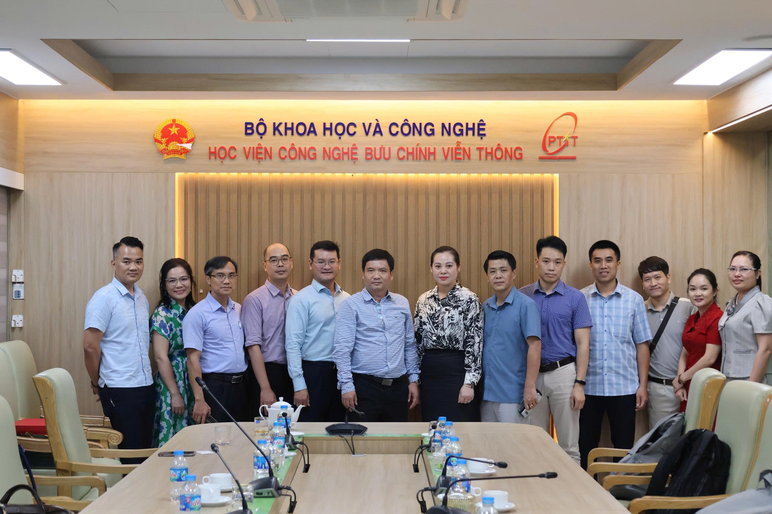 Đoàn công tác Sở Khoa học và Công nghệ tỉnh Cao Bằng thăm và làm việc tại Học viện Công nghệ Bưu chính Viễn thông