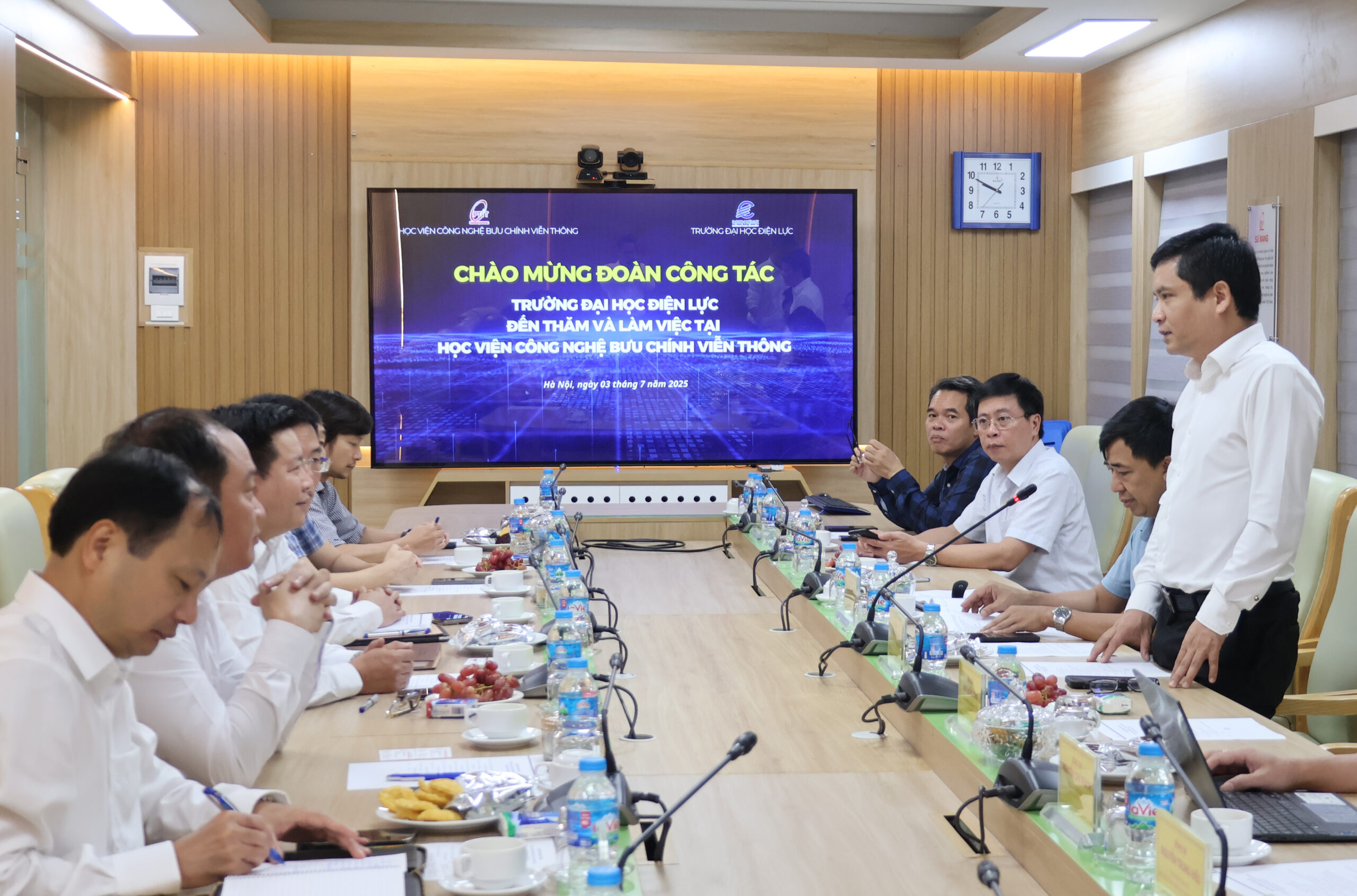 Đoàn công tác Trường Đại học Điện lực thăm và làm việc tại Học viện Công nghệ Bưu chính Viễn thông