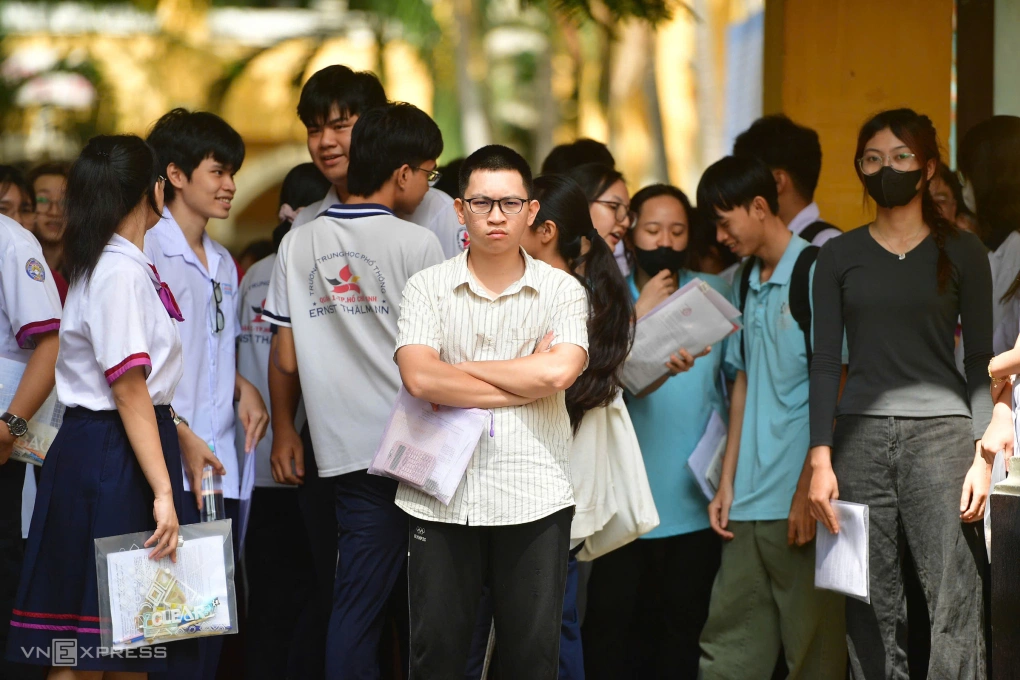 Vnexpress.net: Nghịch lý điểm chuẩn đại học cao vượt xa điểm thi