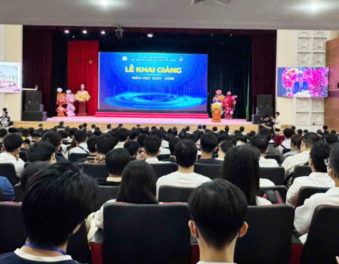Hàng ngàn sinh viên PTIT dự Lễ Khai giảng năm học 2025 – 2026 qua cầu truyền hình trực tiếp từ Trung tâm Hội nghị Quốc gia