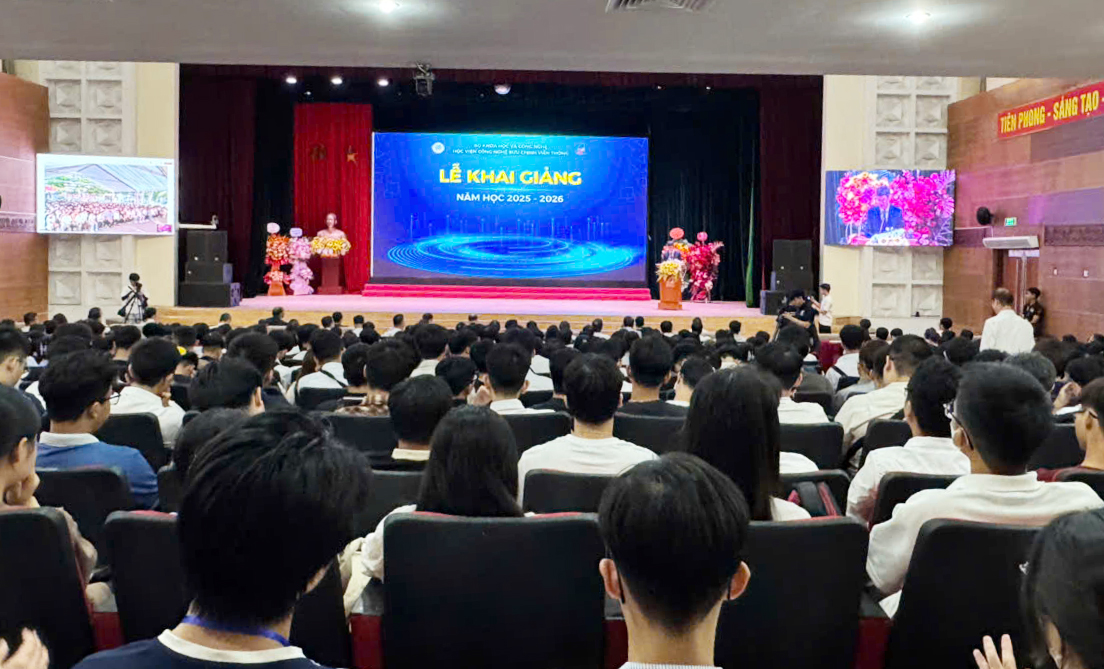 Hàng ngàn sinh viên PTIT dự Lễ Khai giảng năm học 2025 – 2026 qua cầu truyền hình trực tiếp từ Trung tâm Hội nghị Quốc gia