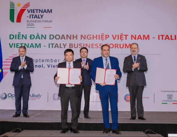 Tập đoàn Temix (Ý) sẽ đặt Trung tâm Thiết kế Tiên tiến về Viễn thông và Vũ trụ tại PTIT