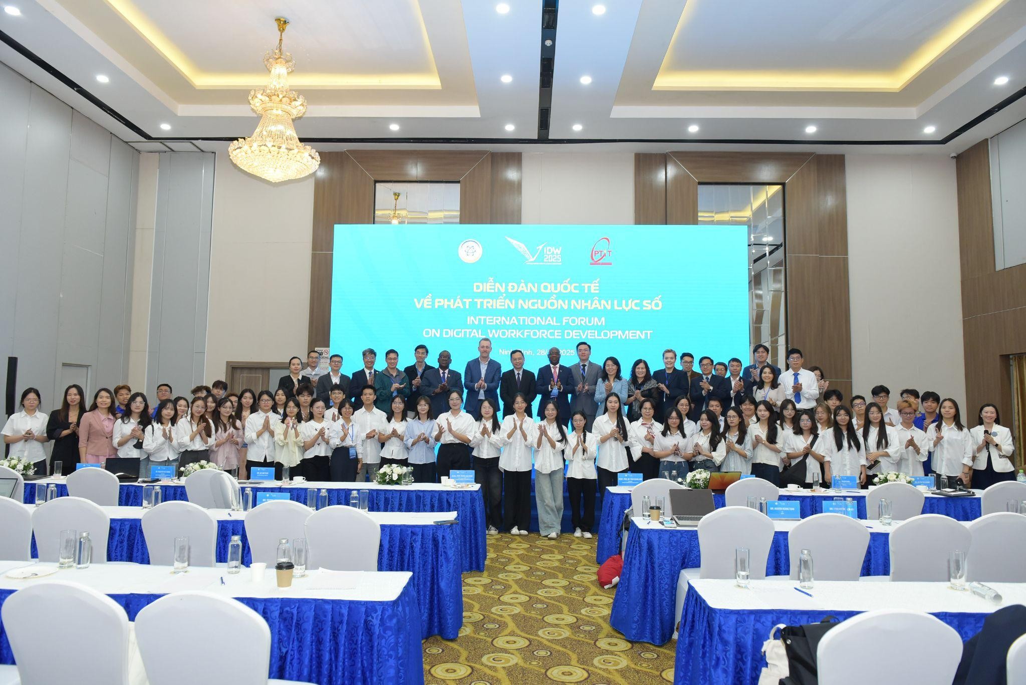 Diễn đàn quốc tế do Học viện Công nghệ Bưu chính Viễn thông chủ trì mở ra định hướng hợp tác mới trong phát triển nhân lực số