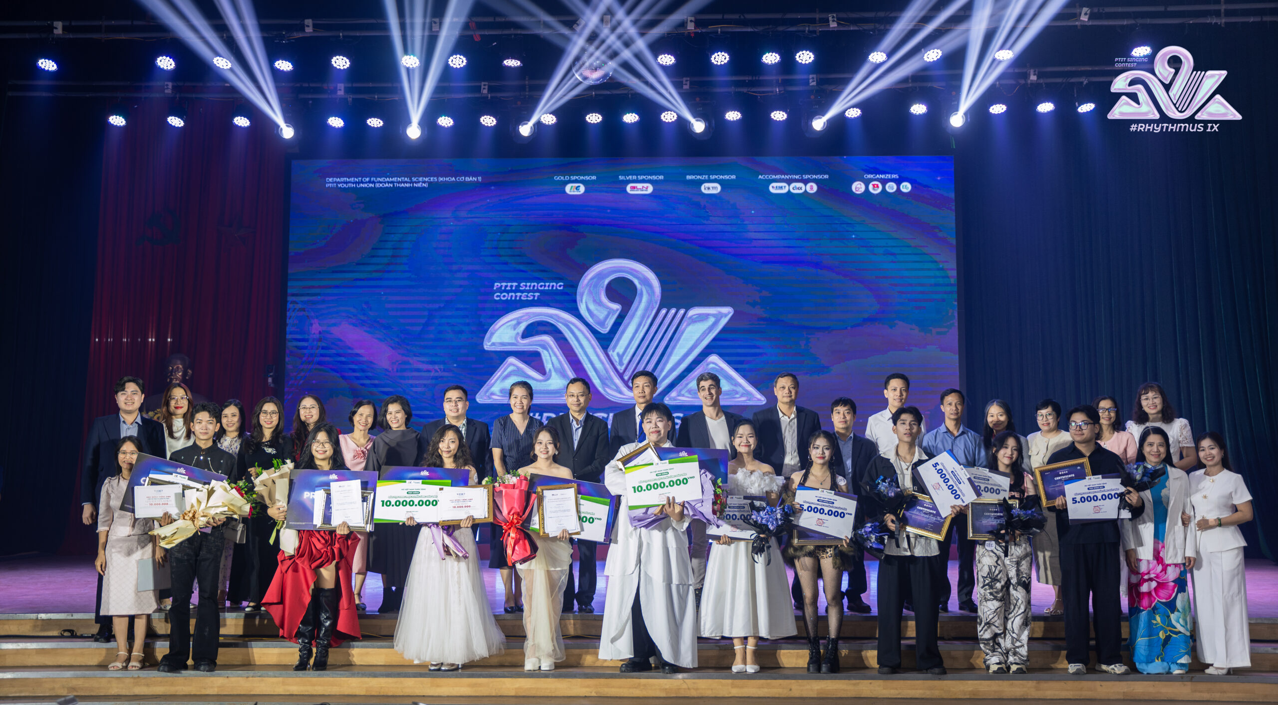 Bùng nổ tại đêm Chung kết cuộc thi âm nhạc 𝐒𝐈𝐍𝐆 𝐓𝐎 𝐋𝐄𝐀𝐑𝐍 𝐏𝐓𝐈𝐓 𝟐𝟎𝟐𝟓