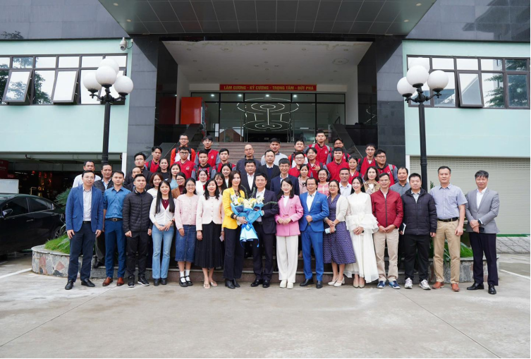 Bộ trưởng Nguyễn Mạnh Hùng thăm và làm việc tại Viện Lãnh đạo, Quản trị và Quản lý Việt Nam