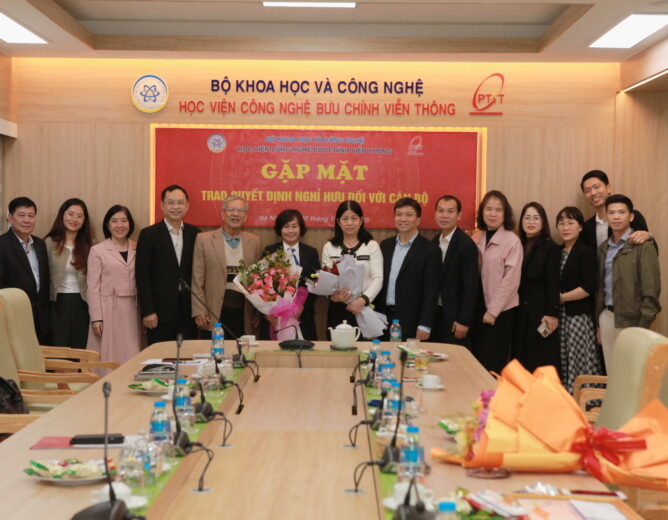 Học viện Công nghệ Bưu chính Viễn thông tổ chức Lễ trao quyết định nghỉ hưu theo chế độ cho 02 cán bộ