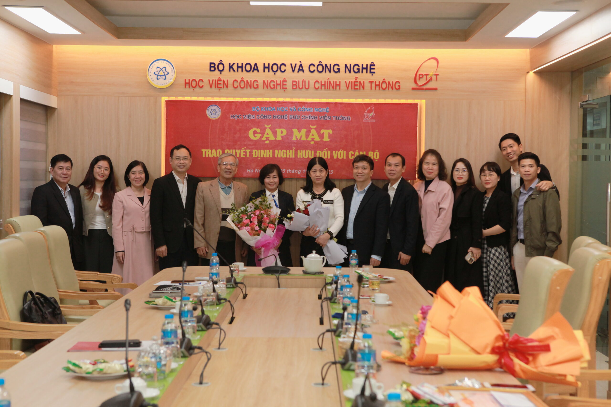 Học viện Công nghệ Bưu chính Viễn thông tổ chức Lễ trao quyết định nghỉ hưu theo chế độ cho 02 cán bộ