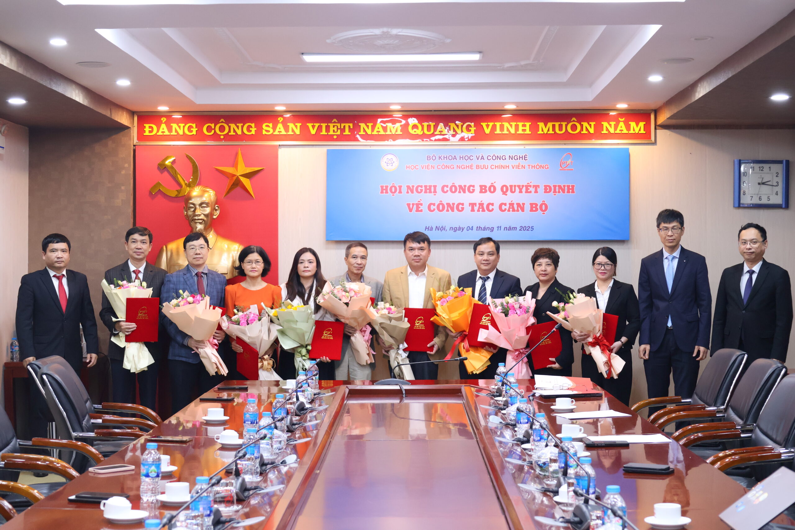 HỘI NGHỊ CÔNG BỐ QUYẾT ĐỊNH VỀ CÔNG TÁC CÁN BỘ