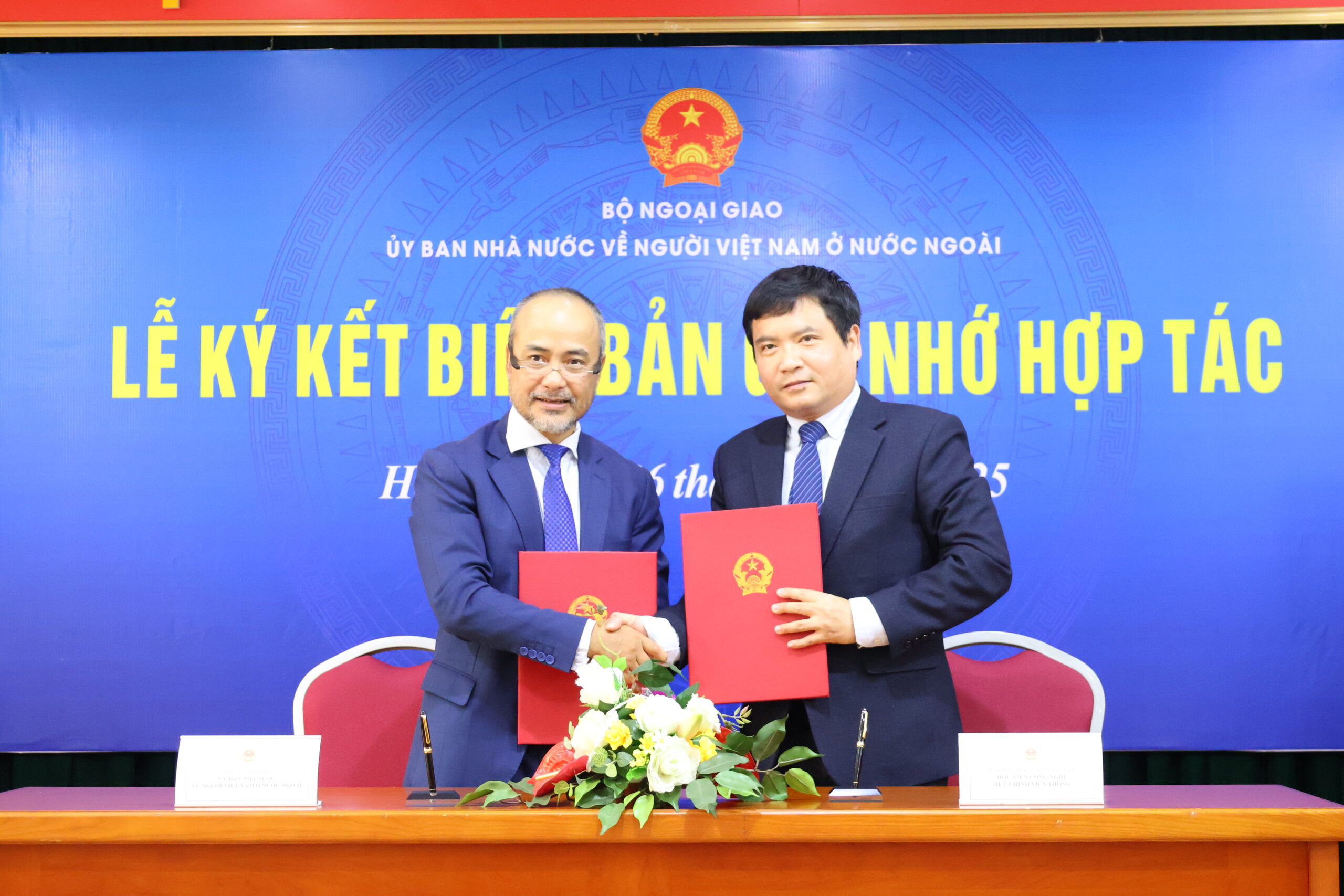 Ủy ban Nhà nước về người Việt Nam ở nước ngoài và PTIT ký kết hợp tác phát triển hệ thống công nghệ phục vụ công tác kiều bào