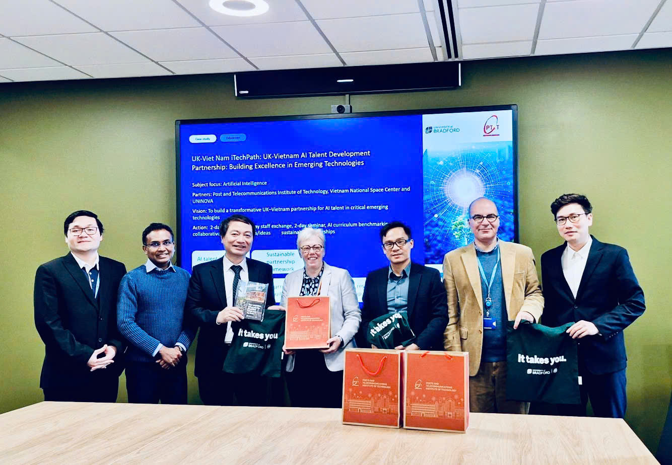 PTIT và Đại học Bradford thúc đẩy hợp tác chiến lược trong khuôn khổ Chương trình UK–Việt Nam iTechPath