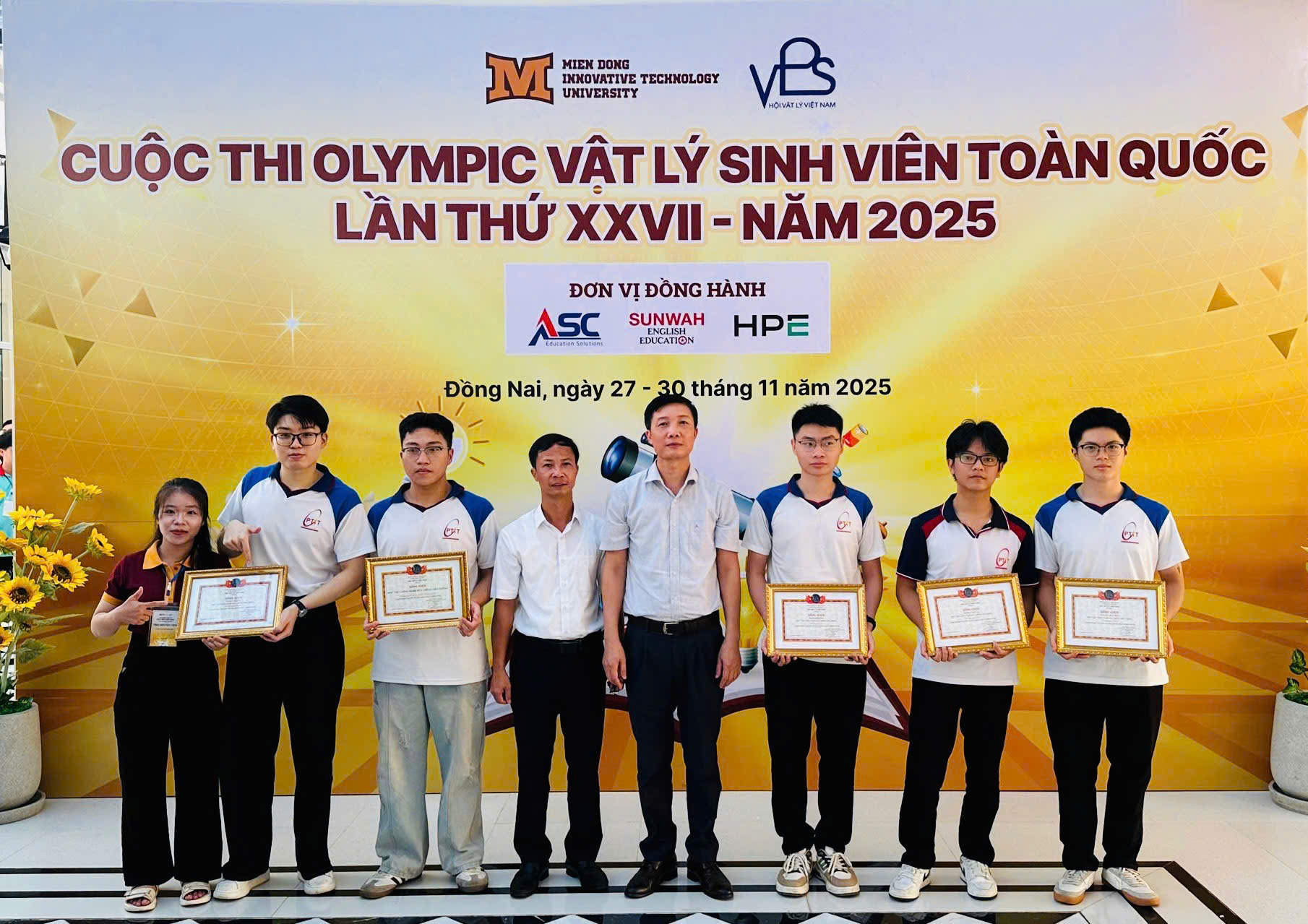 Học viện Công nghệ Bưu chính Viễn thông đạt Nhất toàn đoàn tại Olympic Vật lý Sinh viên toàn quốc năm 2025