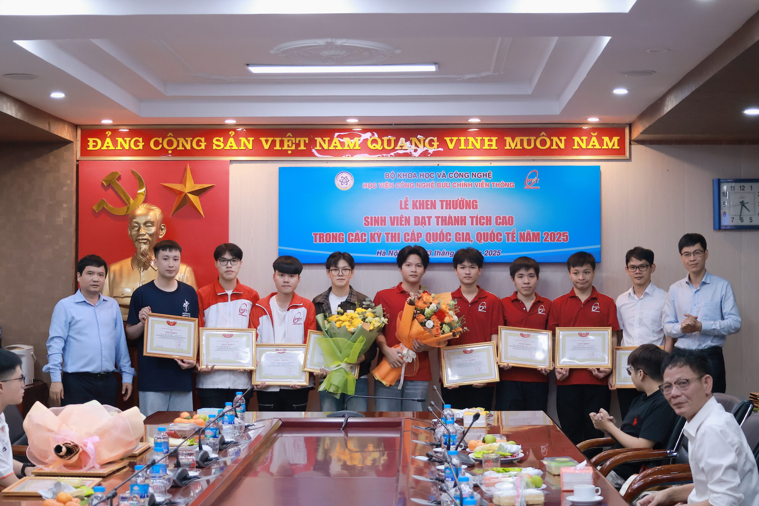 PTIT tổ chức Lễ khen thưởng sinh viên có thành tích cao trong các kỳ thi cấp Quốc gia, Quốc tế năm 2025