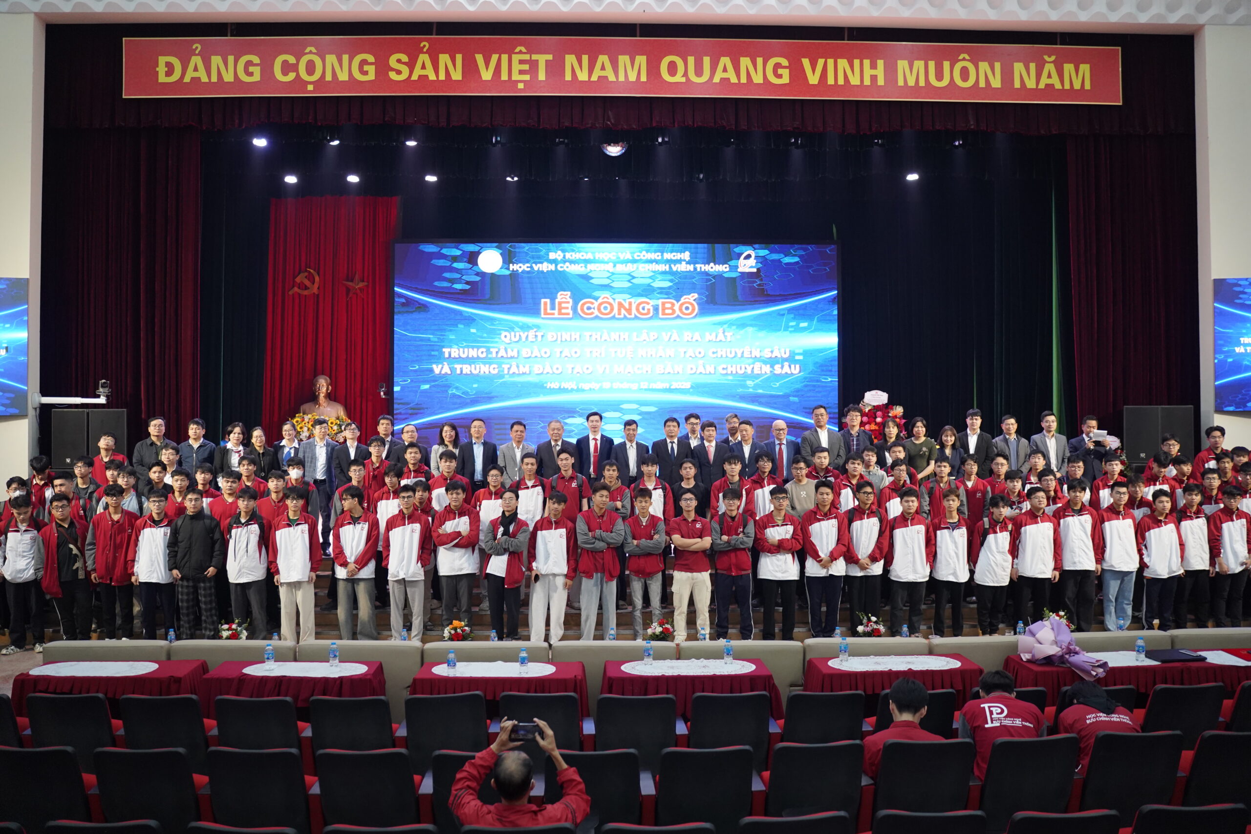 PTIT ra mắt 2 trung tâm đào tạo chuyên sâu AI và vi mạch bán dẫn