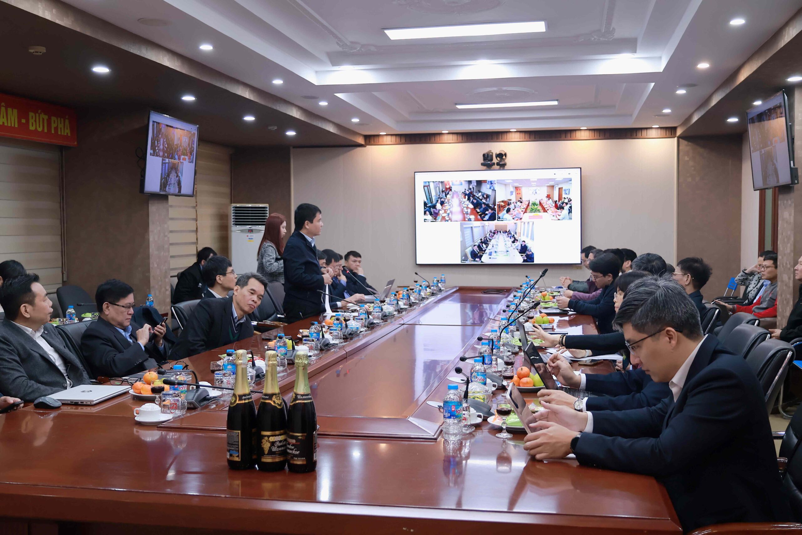 Ấm áp không khí Gặp mặt đầu năm mới 2026