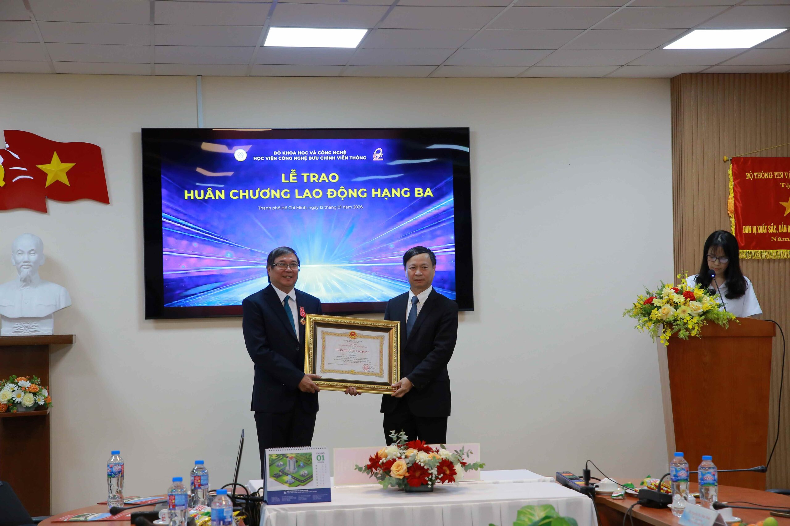 Học viện Công nghệ Bưu chính Viễn thông tổ chức Lễ trao Huân chương Lao động Hạng Ba cho TS Tân Hạnh – Nguyên Phó Giám đốc phụ trách Học viện cơ sở tại TP Hồ Chí Minh