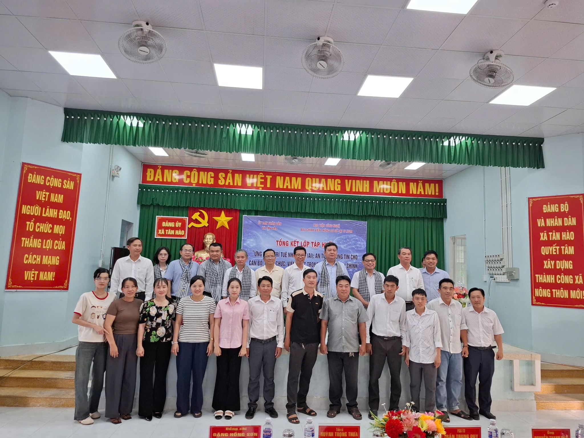 Học viện cơ sở TP. Hồ Chí Minh tổ chức chương trình đào tạo nâng cao năng lực số cho cán bộ, công chức xã Tân Hào, tỉnh Vĩnh Long