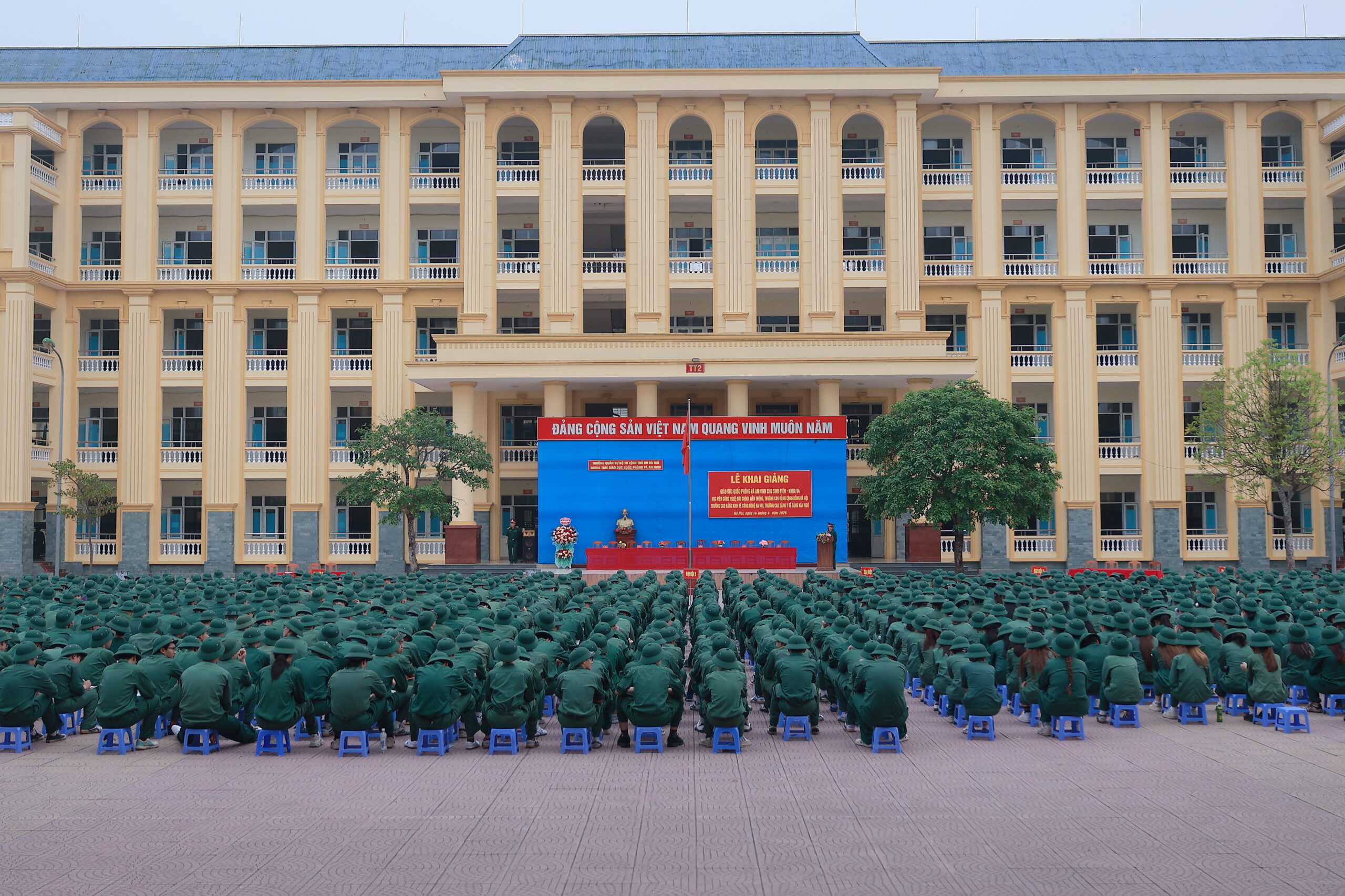 Gần 1300 sinh viên khóa D25 bước vào khoá học Giáo dục quốc phòng và an ninh đợt 1