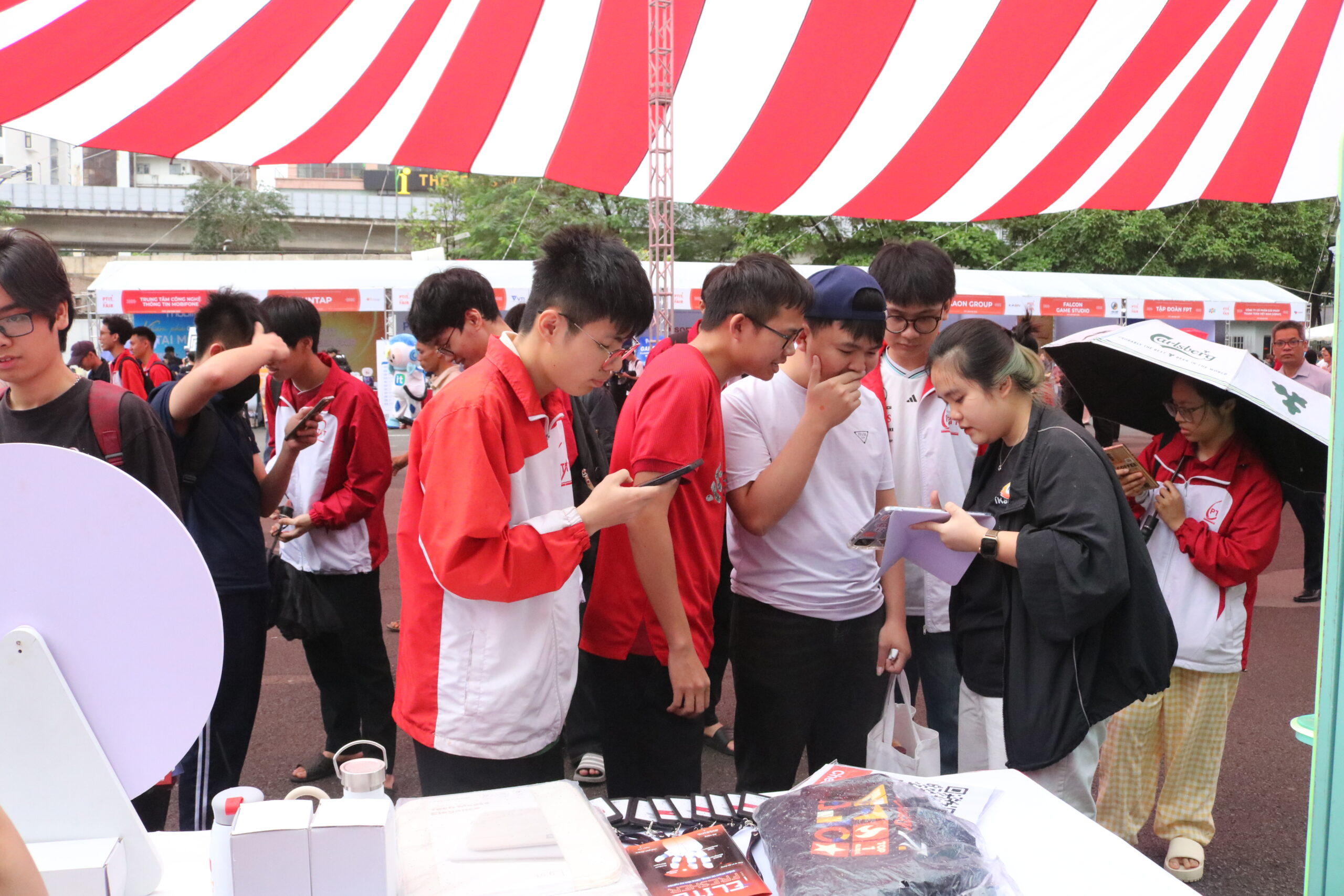 PTIT Job Fair 2026: Ngày hội gian hàng tuyển dụng thu hút hàng nghìn sinh viên, mở rộng cơ hội việc làm trong lĩnh vực công nghệ