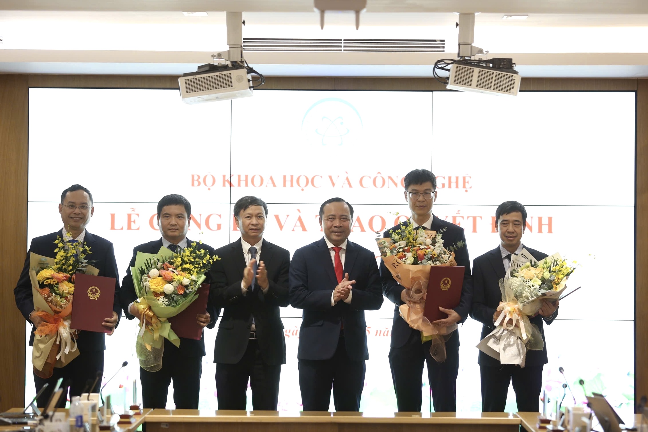 Bộ Khoa học và Công nghệ công bố các quyết định về công tác cán bộ