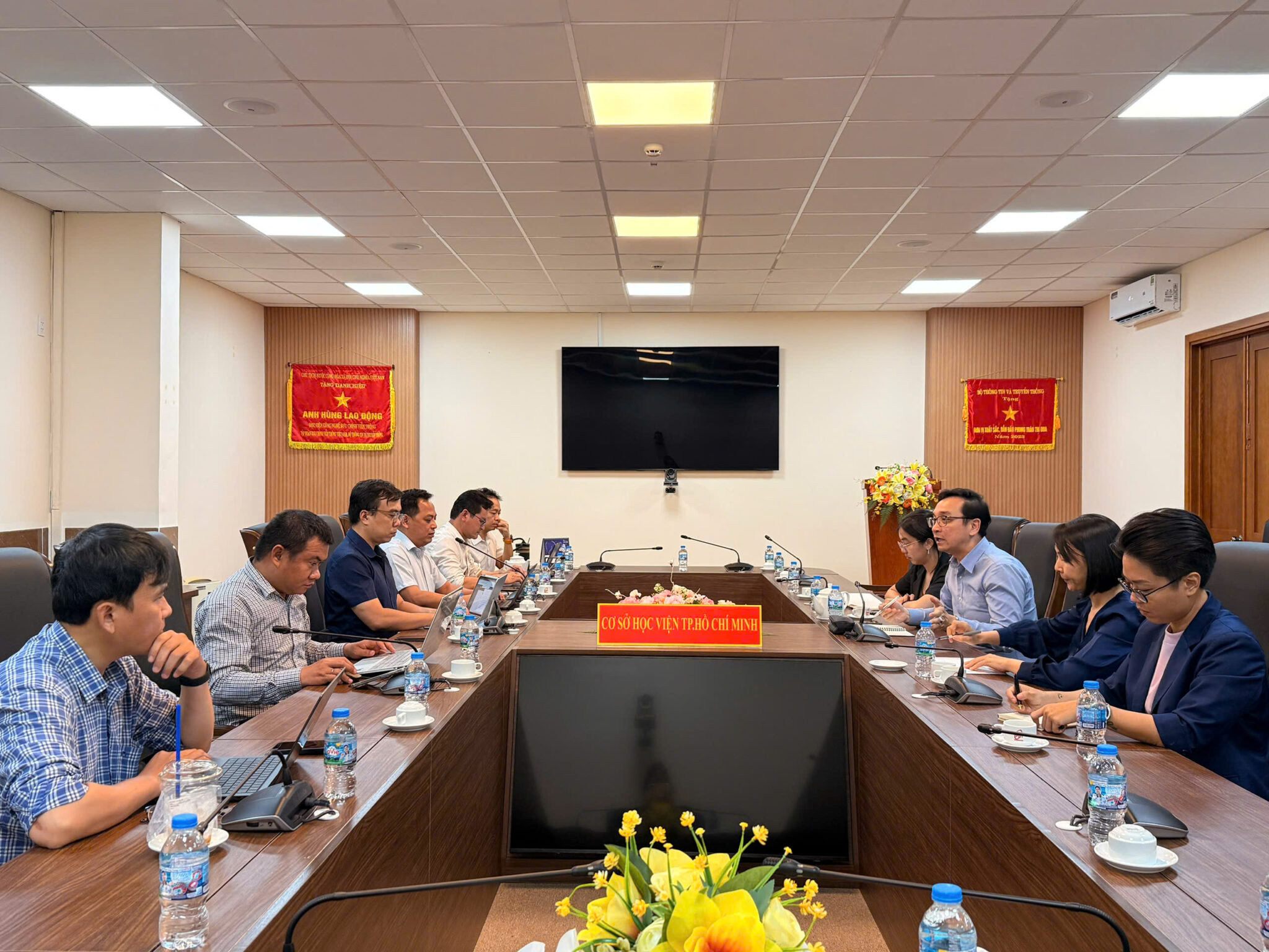 PTITHCM mở rộng hợp tác AI trong Công nghệ Y – Sinh: Khi kỹ sư công nghệ bắt đầu giải bài toán sức khỏe cộng đồng
