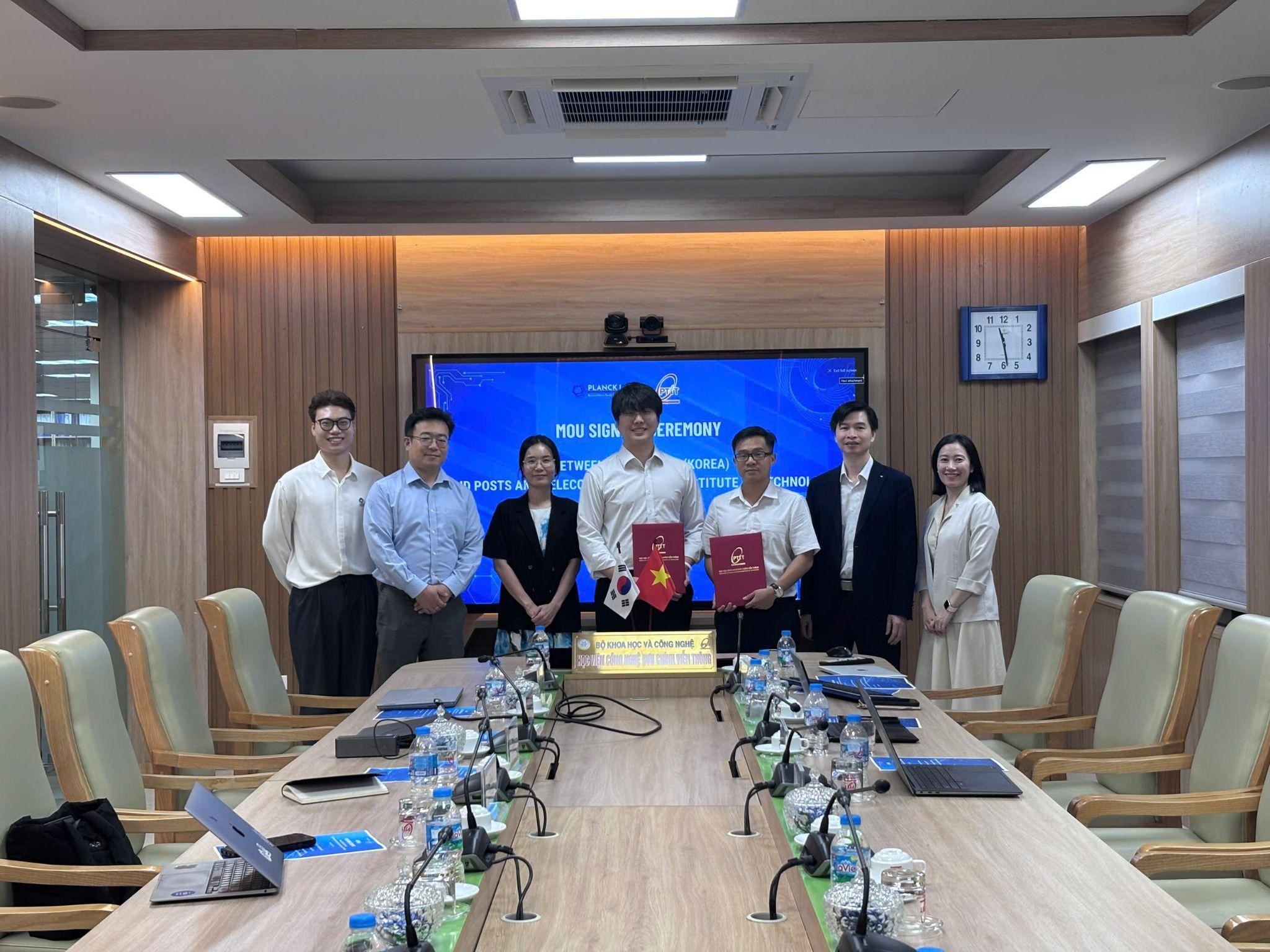PTIT ký kết Biên bản ghi nhớ hợp tác với Planck Lab (Hàn Quốc), thúc đẩy đào tạo và nghiên cứu công nghệ bán dẫn