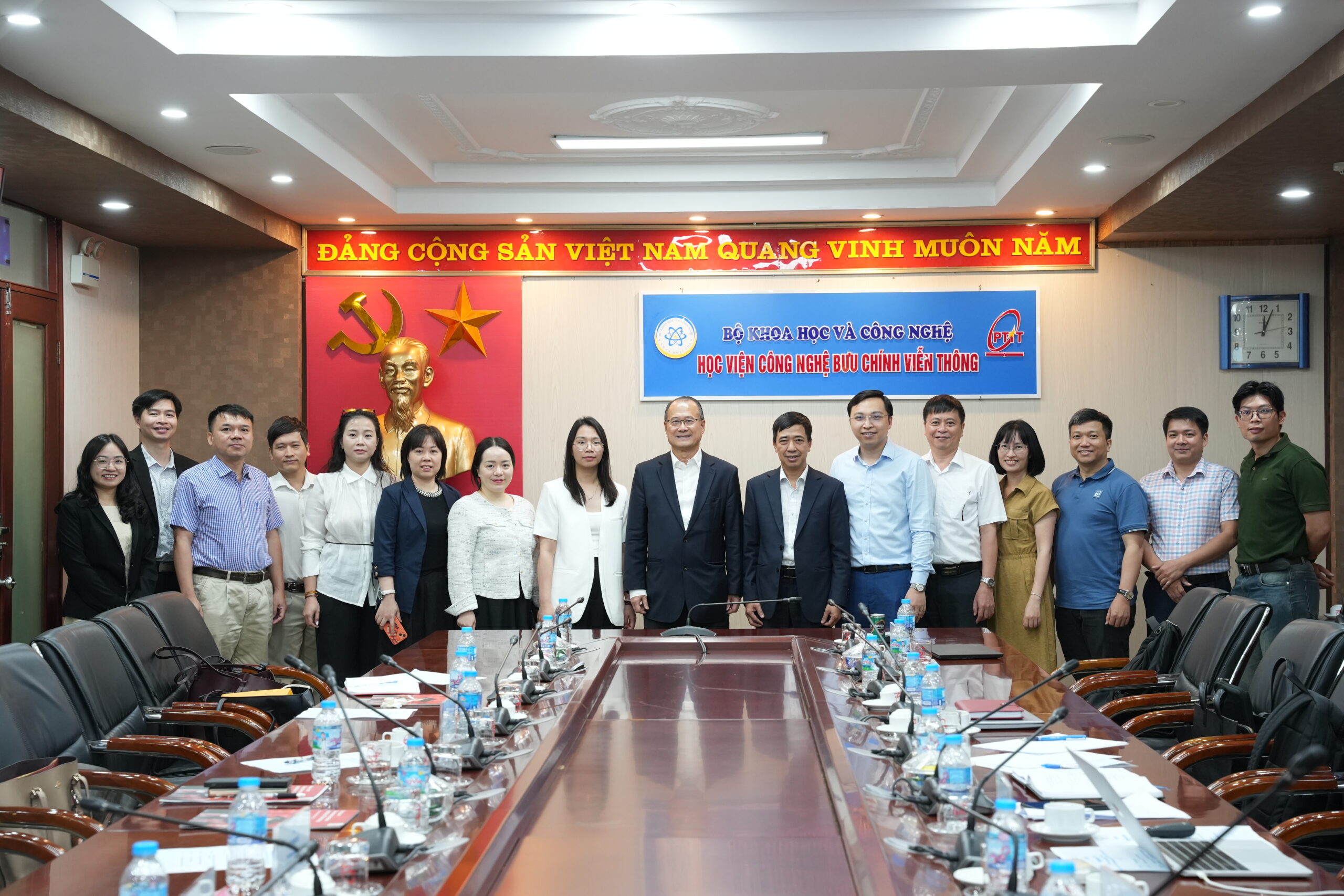 PTIT thúc đẩy hợp tác với Tập đoàn Sunwah trong lĩnh vực UAV, logistics, AI và đổi mới sáng tạo