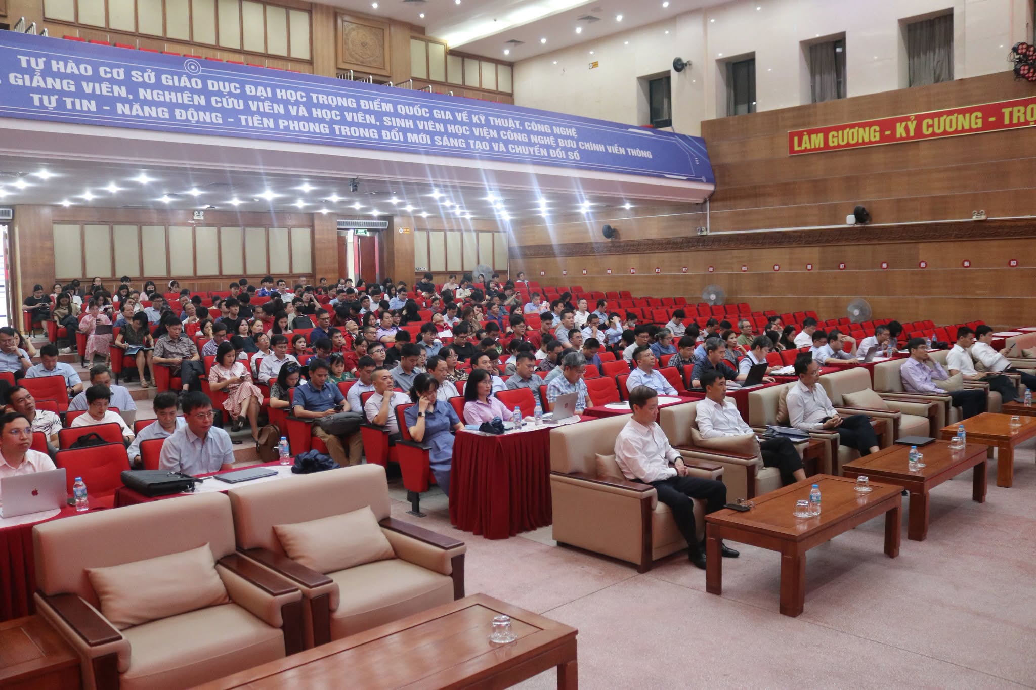 Đảng bộ Học viện Công nghệ Bưu chính Viễn thông tham dự Hội nghị toàn quốc quán triệt Nghị quyết Hội nghị Trung ương 3 khóa XIV