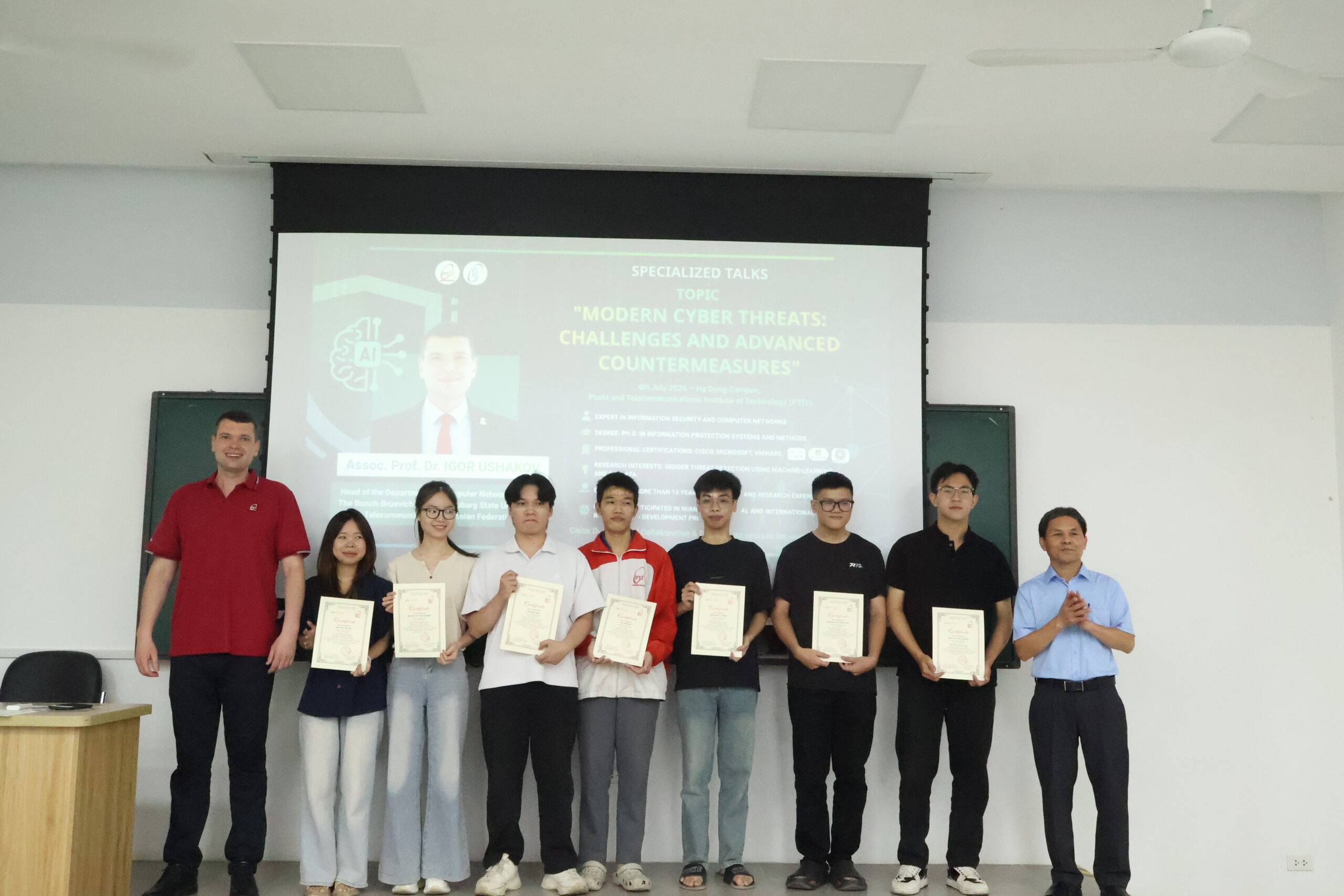 Khoa An toàn thông tin tổ chức Talk chuyên đề, tổng kết và trao chứng chỉ khóa học “Applied AI and Machine Learning for Network and Information Security”