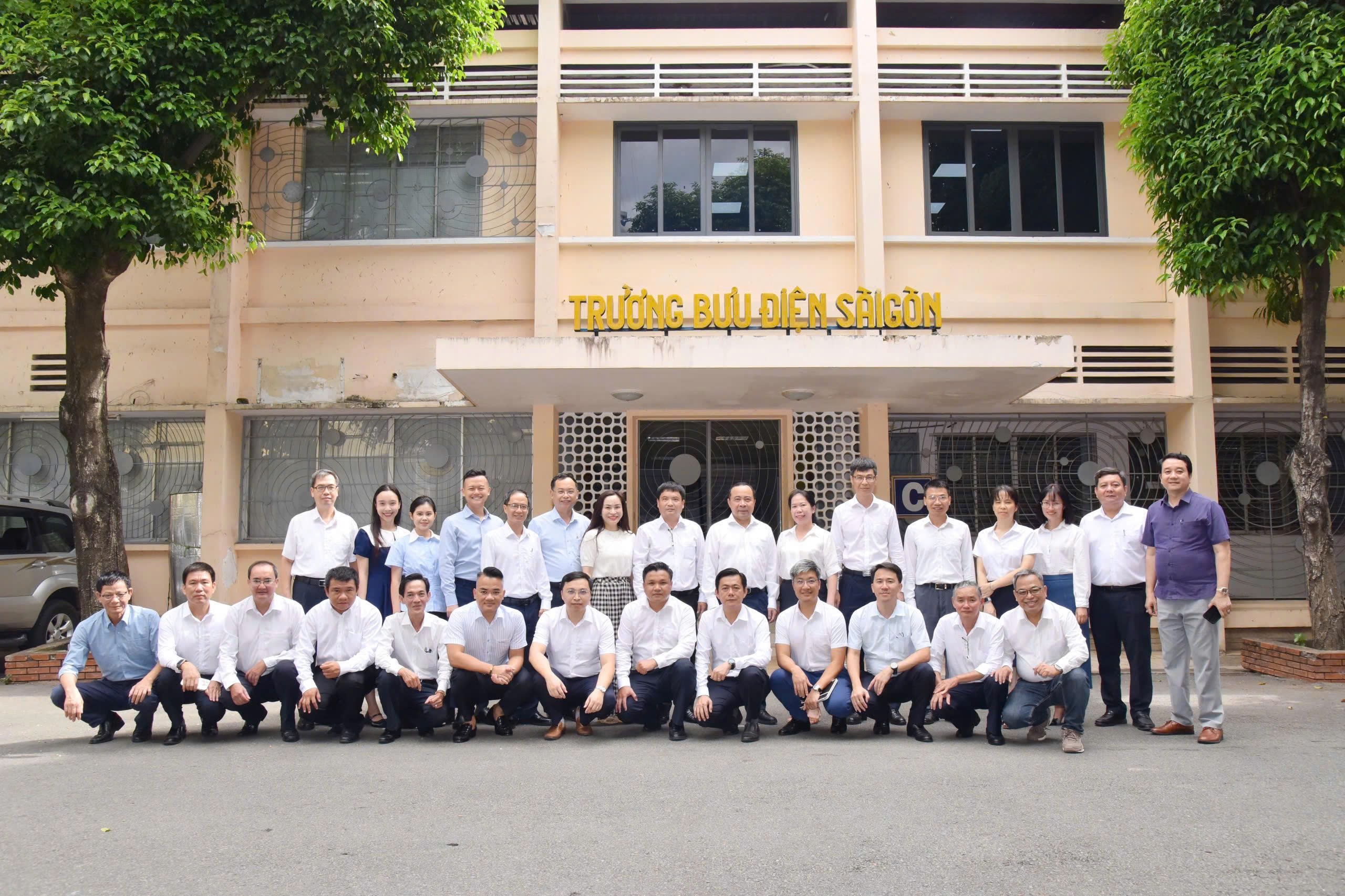 Bộ trưởng Vũ Hải Quân làm việc với Học viện Công nghệ Bưu chính Viễn thông: Đồng hành xây dựng Học viện trở thành trung tâm đào tạo, nghiên cứu và đổi mới sáng tạo hàng đầu