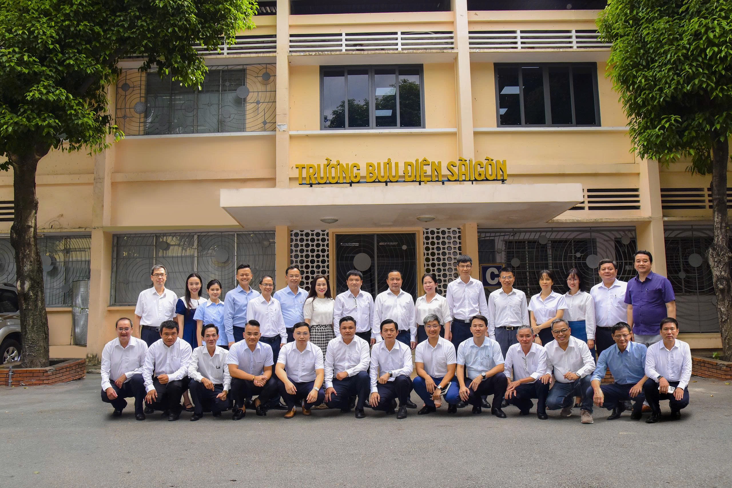 Bộ trưởng Vũ Hải Quân làm việc với Học viện Công nghệ Bưu chính Viễn thông: Đồng hành xây dựng Học viện trở thành trung tâm đào tạo, nghiên cứu và đổi mới sáng tạo hàng đầu
