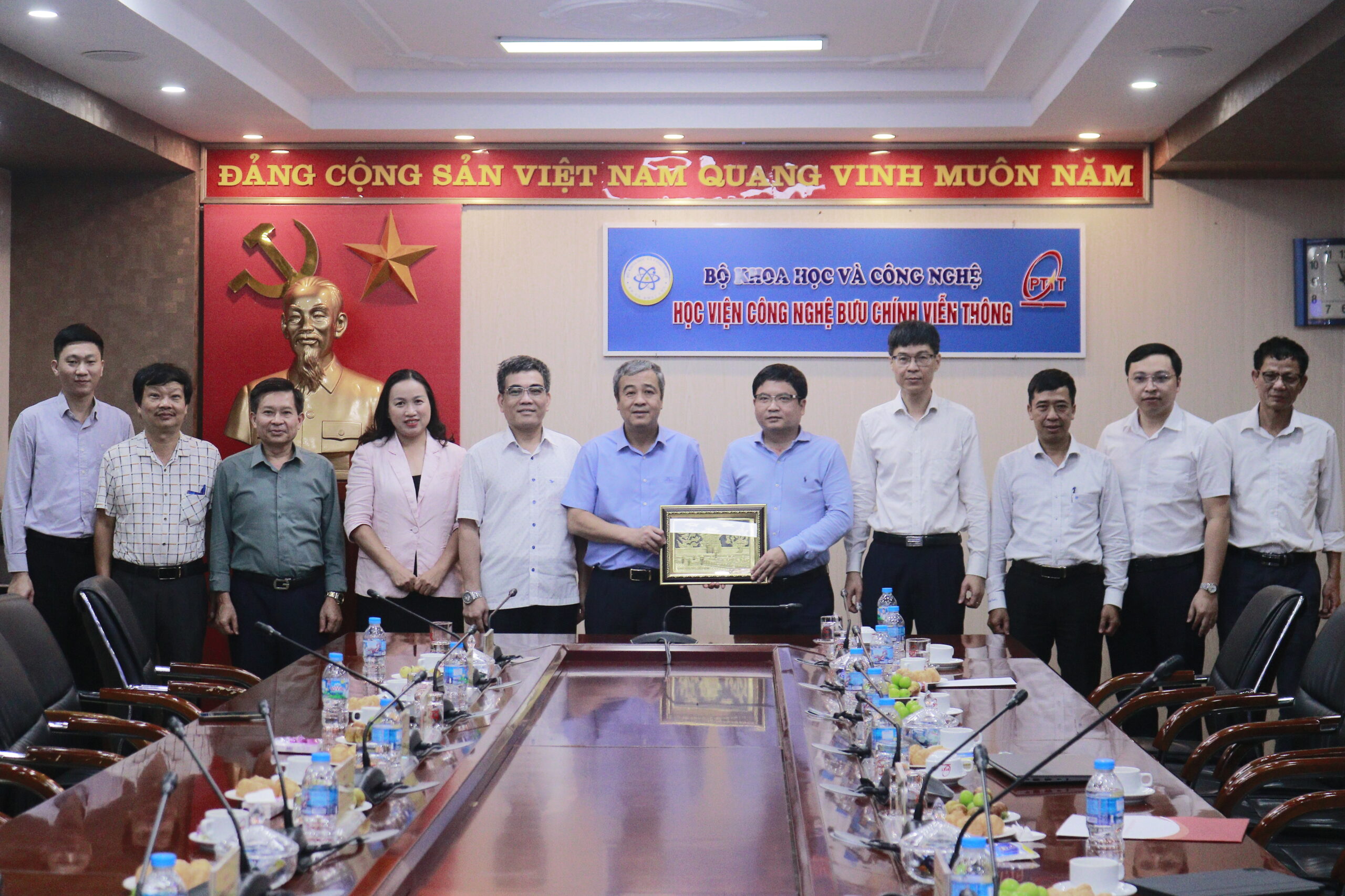 Học viện Công nghệ Bưu chính Viễn thông làm việc với Đoàn công tác Ban Tuyên giáo và Dân vận Trung ương: Chung tay giải các bài toán quốc gia bằng khoa học, công nghệ và AI