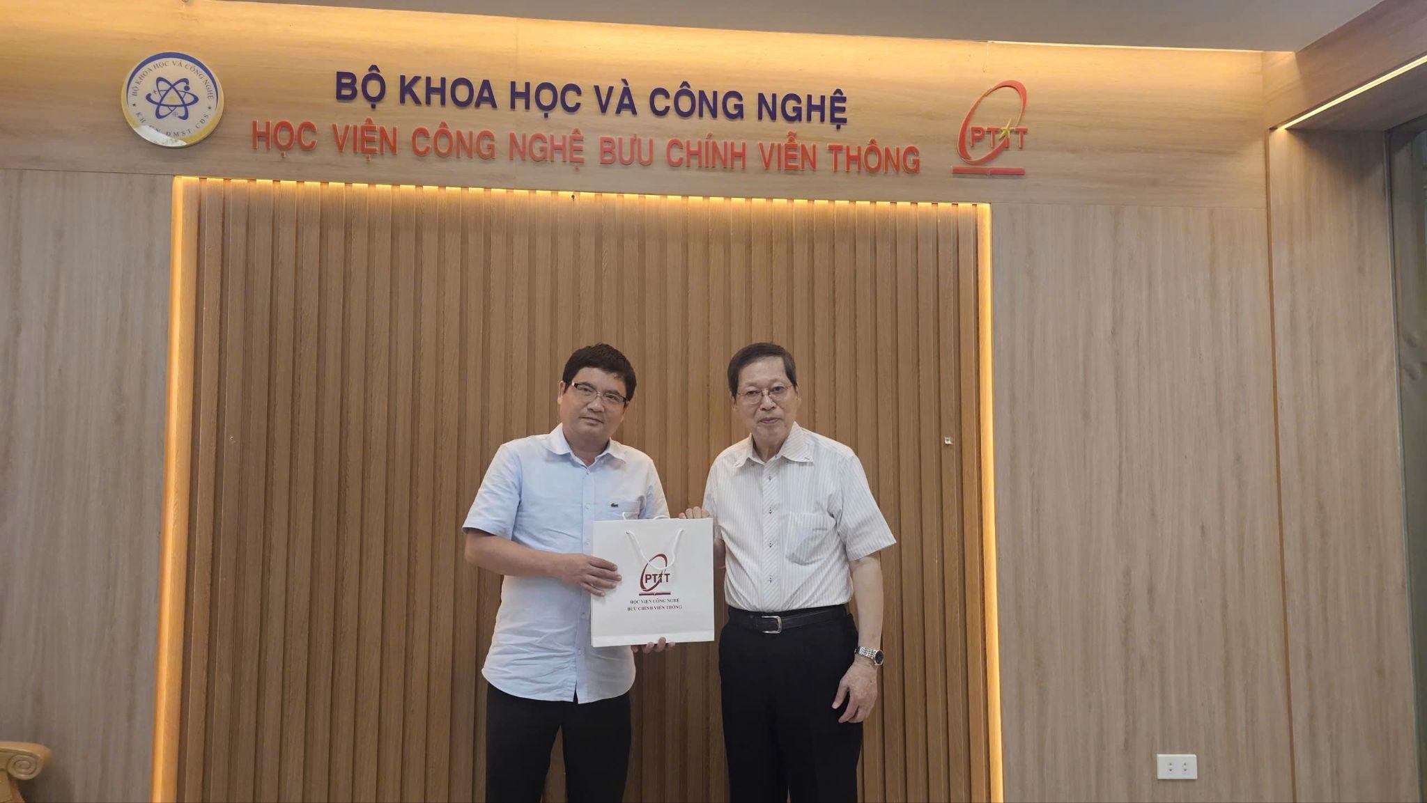 Học viện Công nghệ Bưu chính Viễn thông tiếp và làm việc với Giáo sư Obi Toshio, Đại học Waseda, thúc đẩy hợp tác về đổi mới công nghệ vì xã hội già hóa
