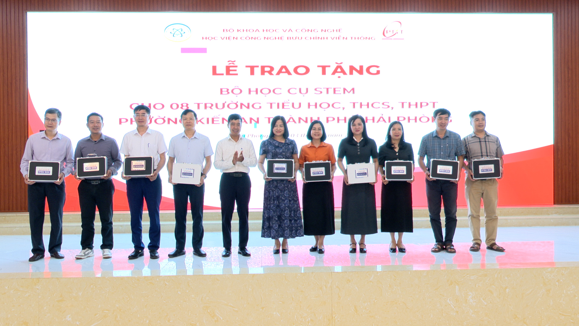 Học viện Công nghệ Bưu chính Viễn thông trao tặng 36 bộ Học cụ STEM cho các trường học công lập trên địa bàn phường Kiến An, Hải Phòng