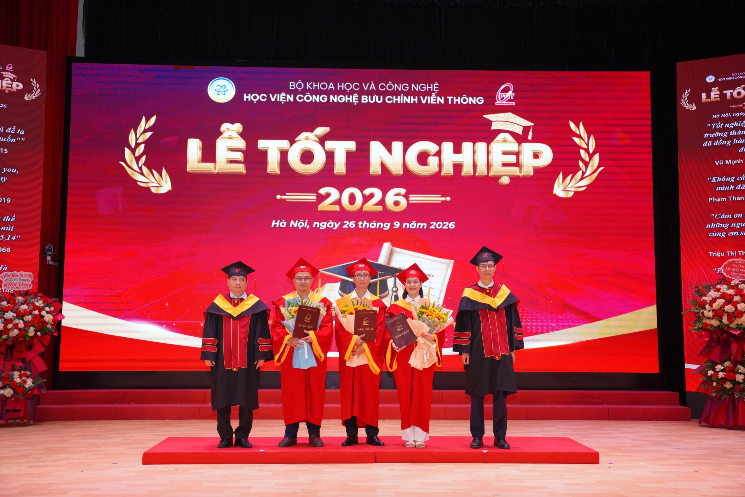 PTIT rộn ràng ngày tốt nghiệp: Gần 1.200 tân tiến sĩ, thạc sĩ, cử nhân, kỹ sư nhận bằng